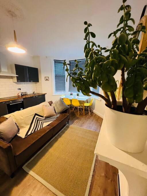 Beautiful Space Stylish And Modern! Perfect Location Blackpool Exterior photo